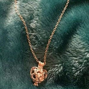 Heart cage with pearl